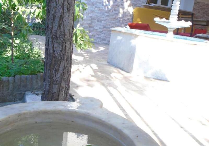 Lotus Garden Hostel Izmir