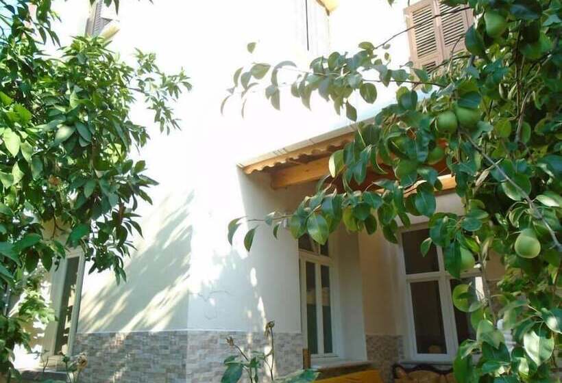 Lotus Garden Hostel Izmir