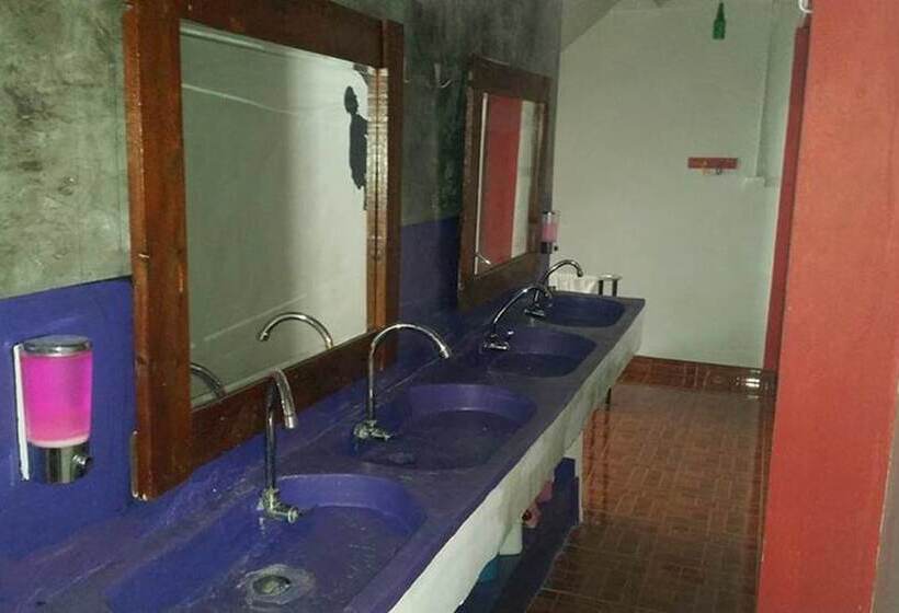 هاستل Jellybean Krabi Inn