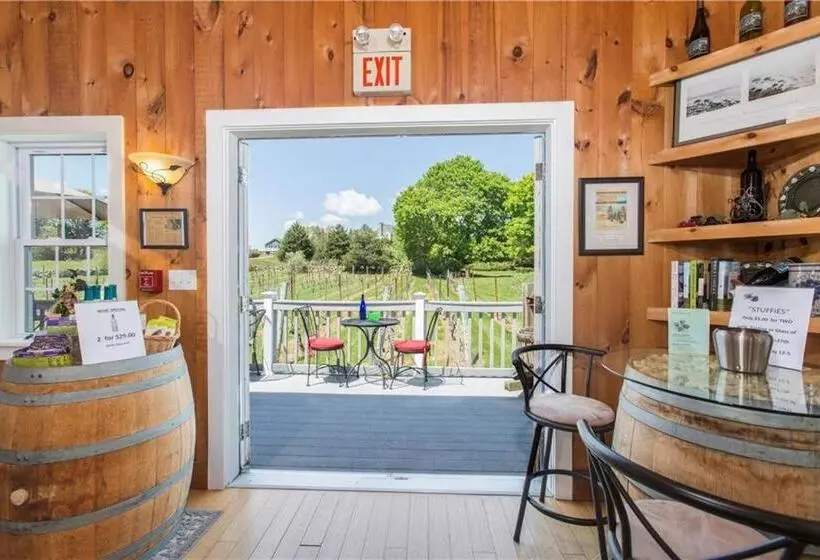 تختخواب و صبحانه The Langworthy Inn & Winery