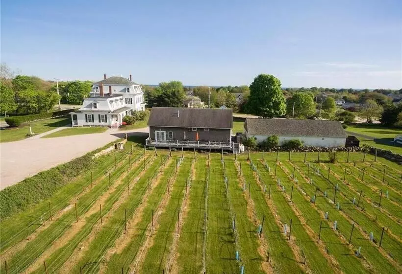 تختخواب و صبحانه The Langworthy Inn & Winery