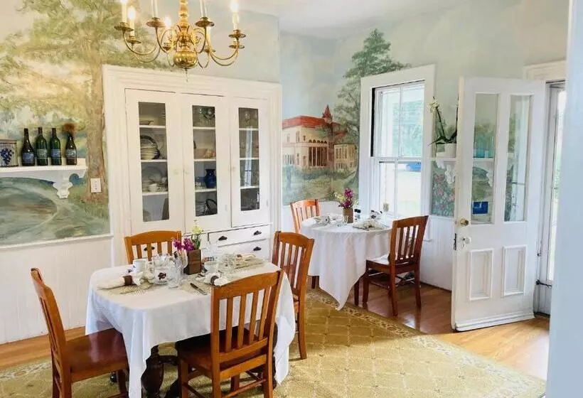 تختخواب و صبحانه The Langworthy Inn & Winery