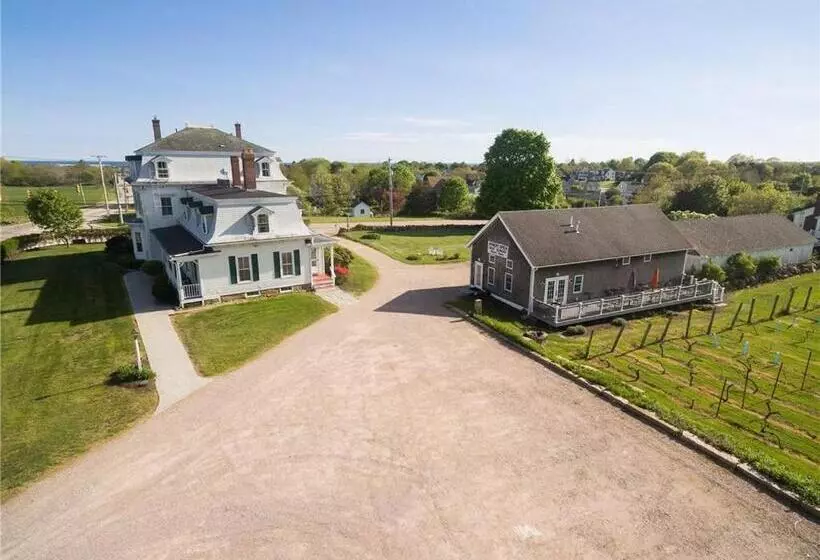 تختخواب و صبحانه The Langworthy Inn & Winery