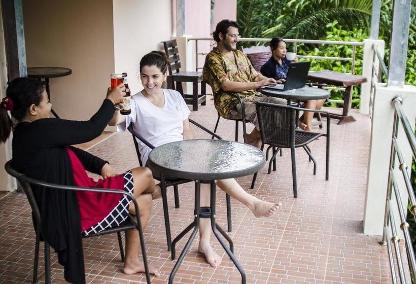 Coco Khao Sok Hostel