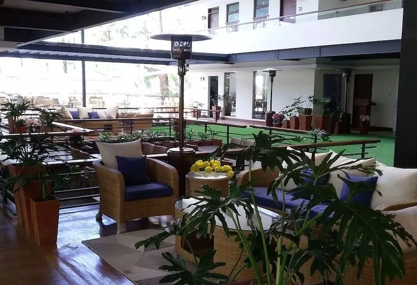 ホテル Grand Sierra Pines Baguio