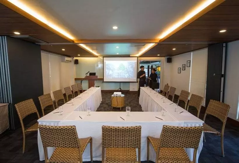 ホテル Grand Sierra Pines Baguio