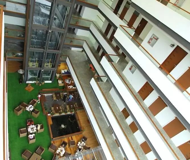 ホテル Grand Sierra Pines Baguio
