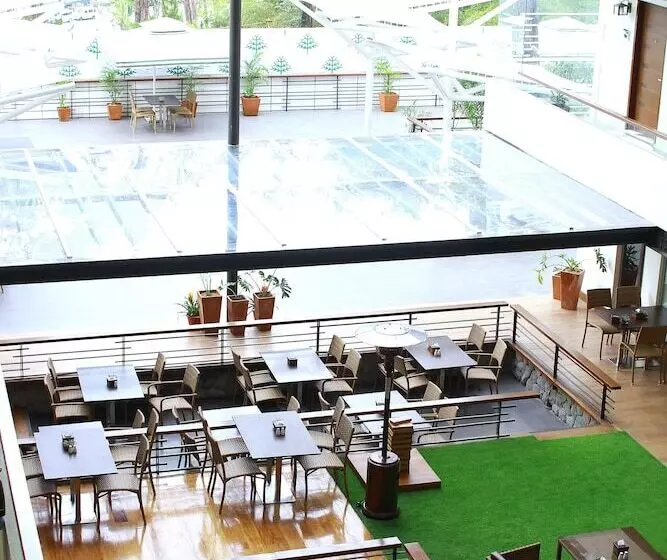 ホテル Grand Sierra Pines Baguio