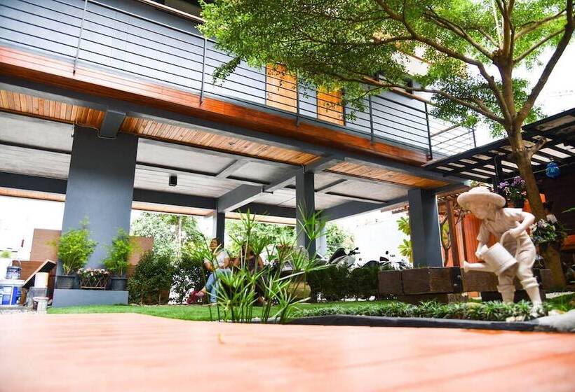 هتل Le Terrarium Bed & Sleep Chiang Rai