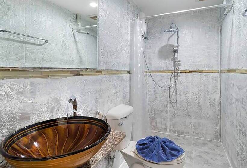 The Shades Boutique Hotel Patong Phuket