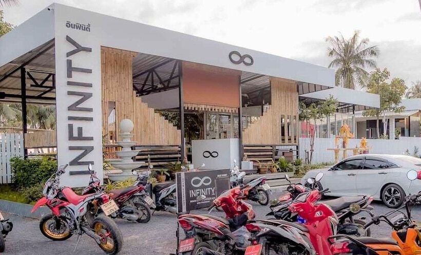 Infinity Beach Club Resort & Hostel Koh Phangan