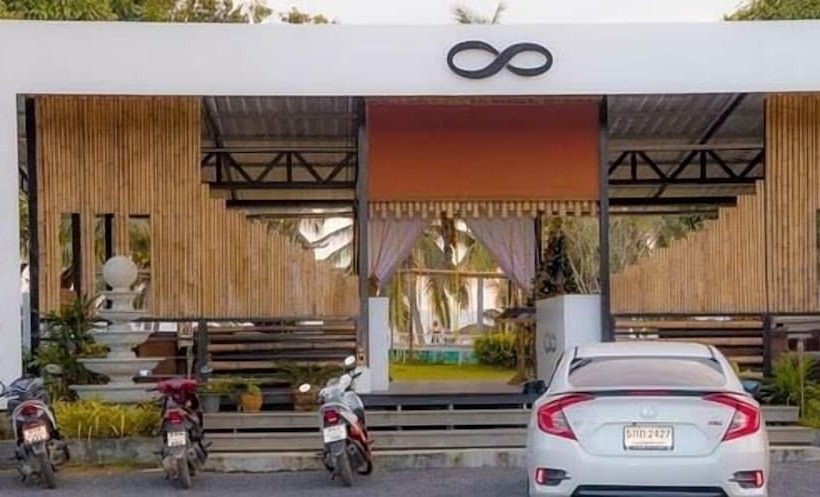 Infinity Beach Club Resort & Hostel Koh Phangan