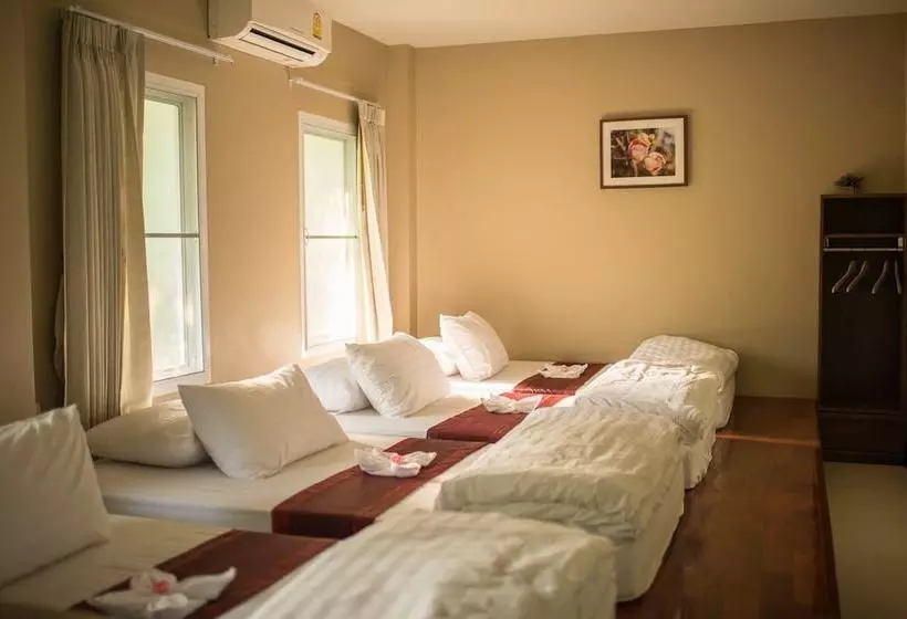 استراحتگاه Baan Sanfan Amphawa