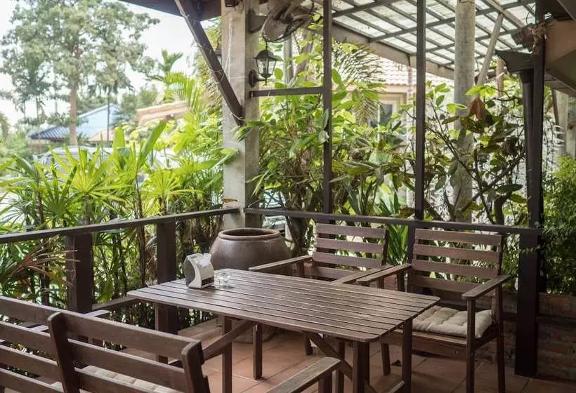 استراحتگاه Baan Sanfan Amphawa