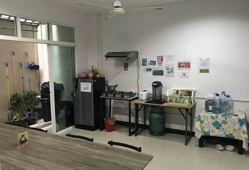 Bedbox Guesthouse & Hostel