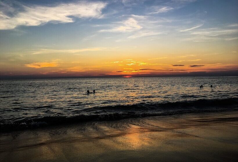 Doolay Beachfront Hostel