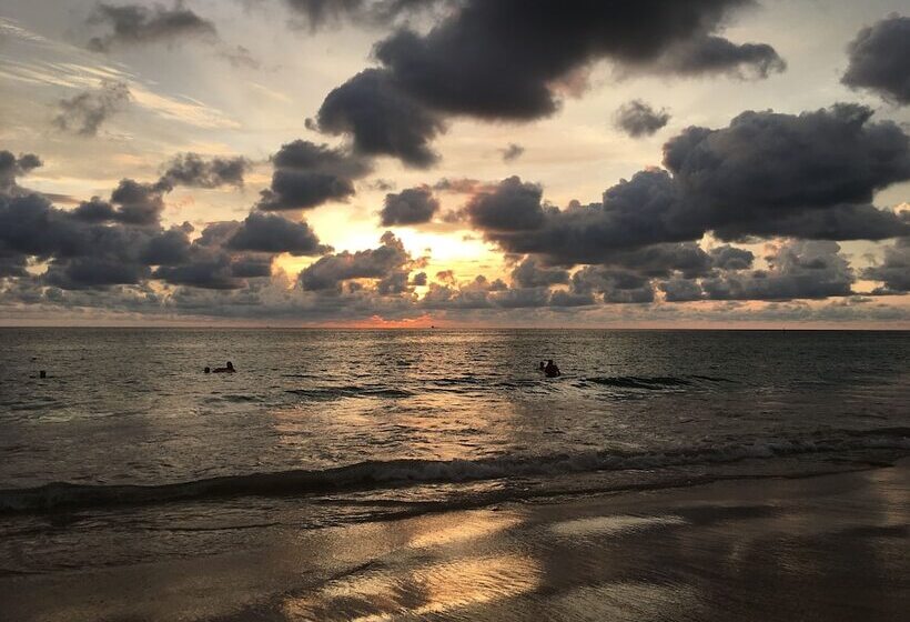 Doolay Beachfront Hostel