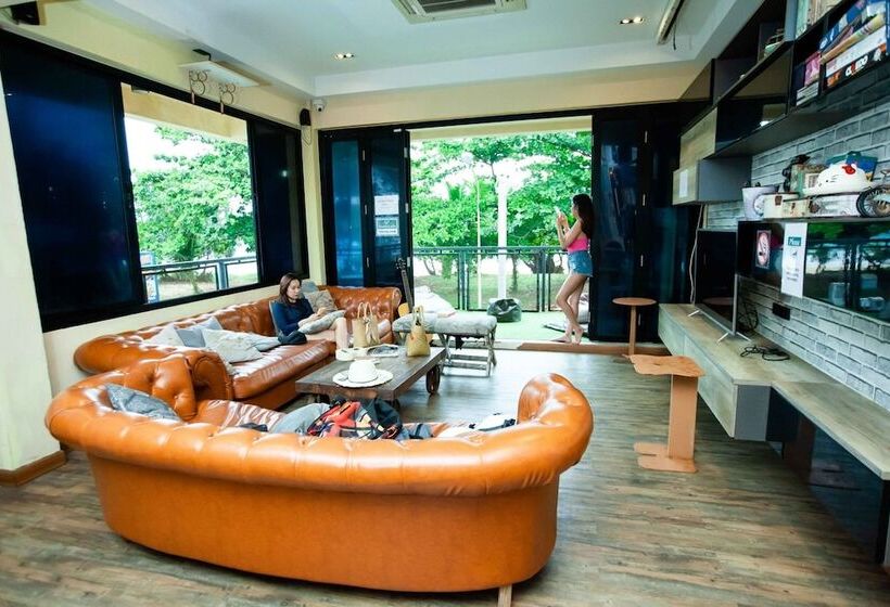 Doolay Beachfront Hostel