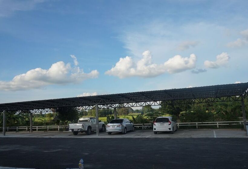 בית מלון כפרי Hyde Place Resort