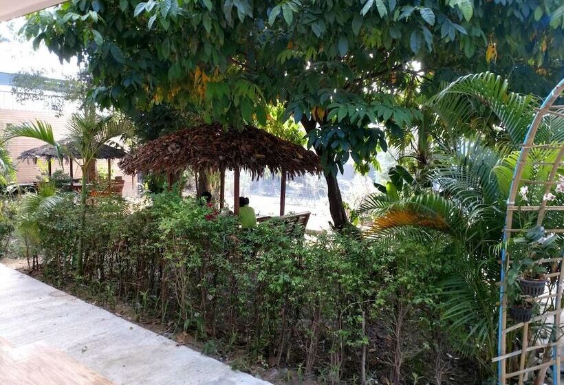 ホテル Lipe Village Resort