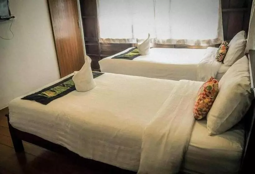 هتل Niwas Ayutthaya
