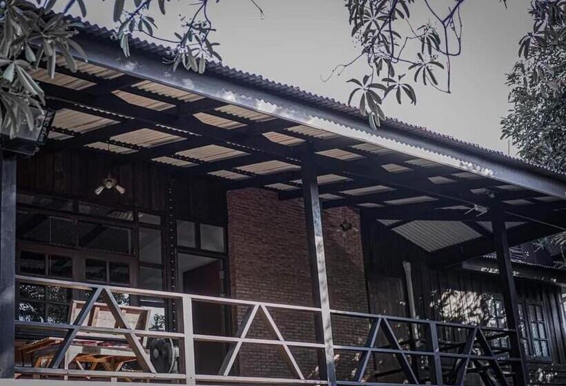 ホテル Niwas Ayutthaya