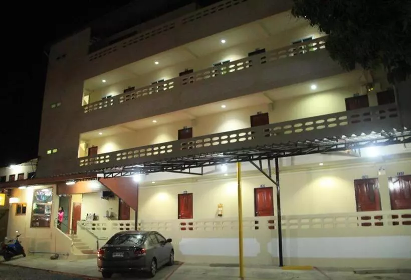 ホテル Ratchaphruek Resort
