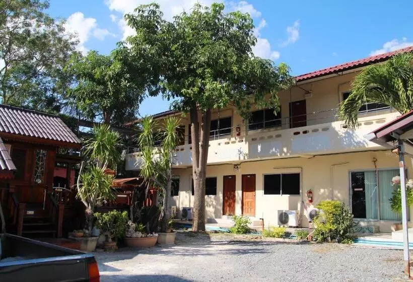 ホテル Ratchaphruek Resort