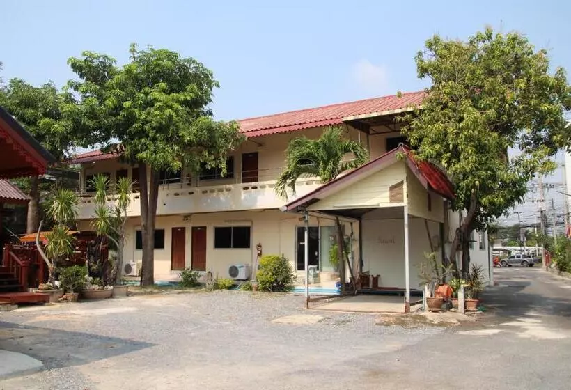 ホテル Ratchaphruek Resort