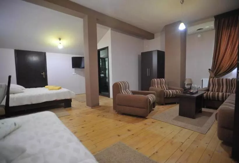 Garni Hotel City