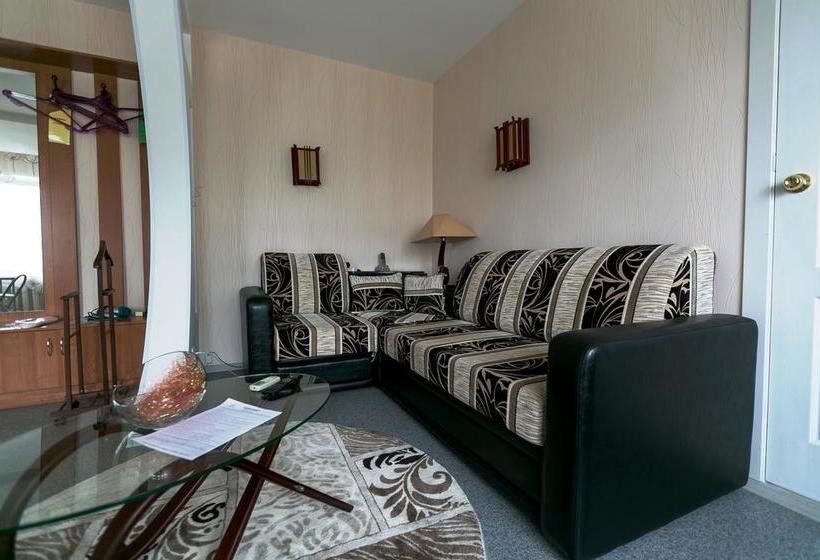 בית מלון כפרי Aviastar