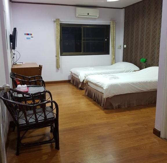 בית מלון כפרי Garden Place