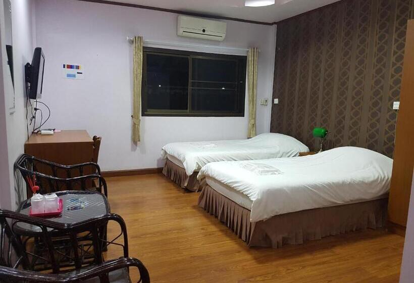 בית מלון כפרי Garden Place