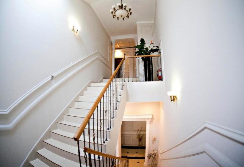 ホテル Gubernator