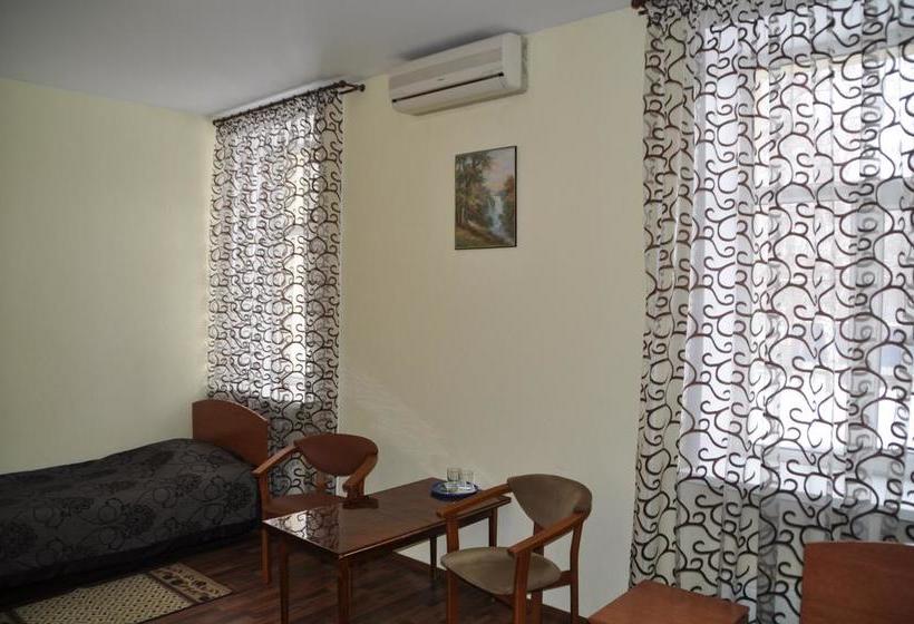 בית מלון כפרי Tri Zvezdy