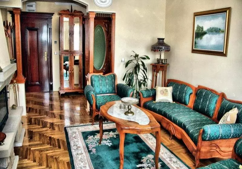 هتل Villa Majur