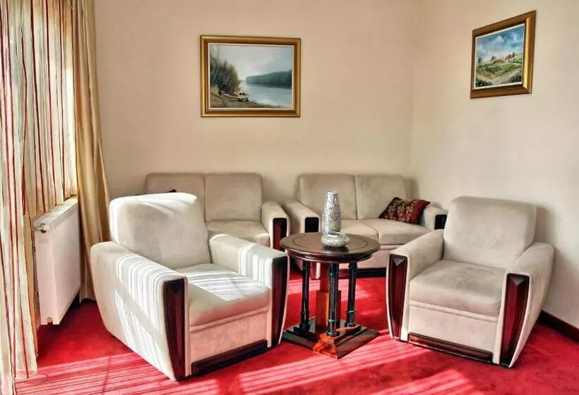 هتل Villa Majur
