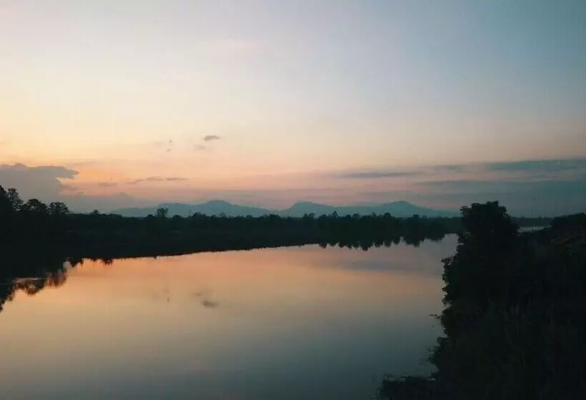 Scenic Riverside Resort