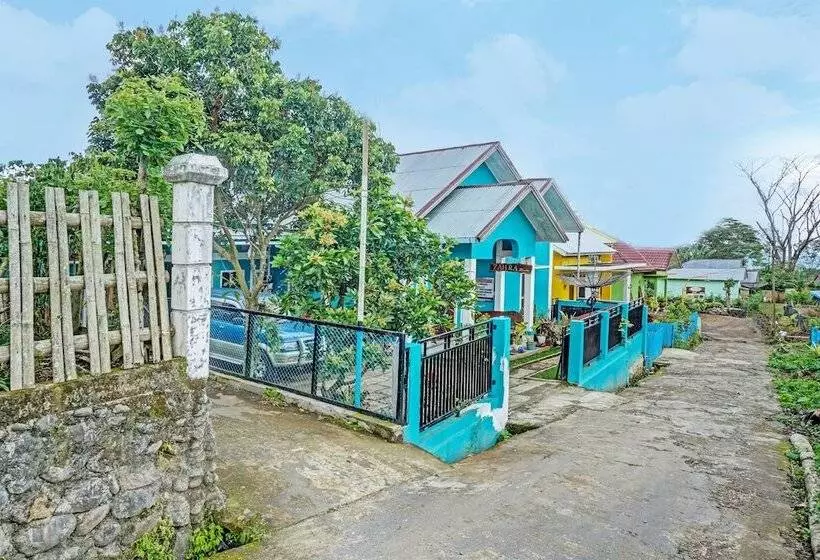 ホテル Spot On 92169 Homestay Zahra Syariah