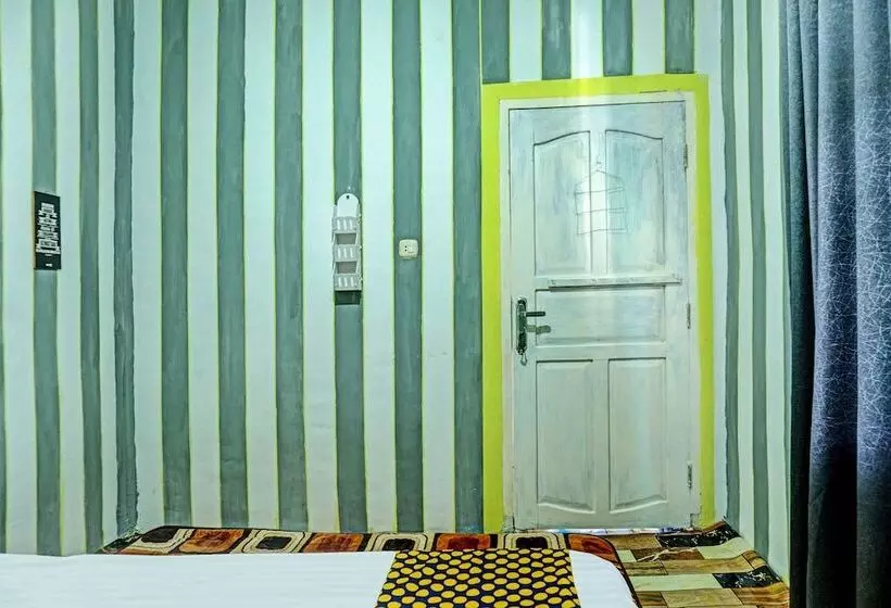 ホテル Spot On 92169 Homestay Zahra Syariah