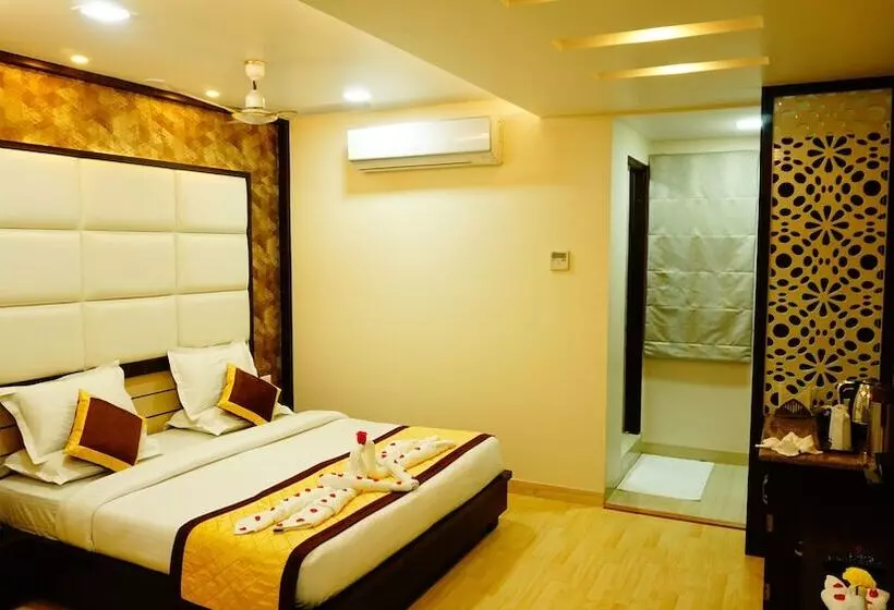 Hotelli Golden Laurel Inn