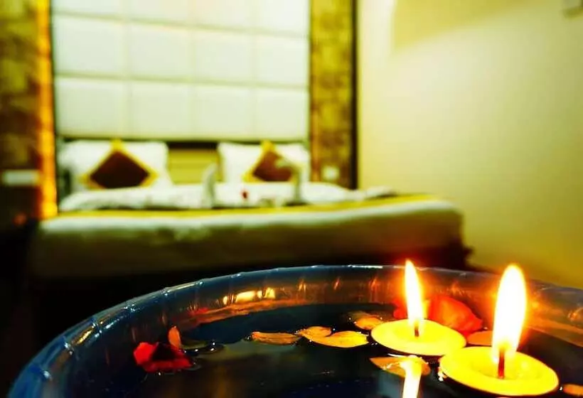 Hotelli Golden Laurel Inn