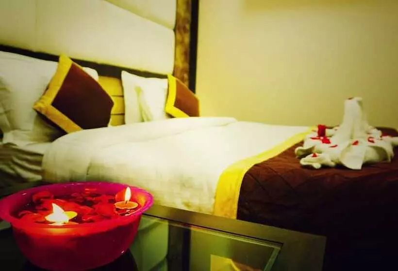 Hotelli Golden Laurel Inn