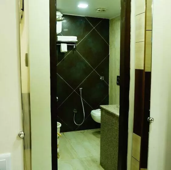 Hotelli Golden Laurel Inn