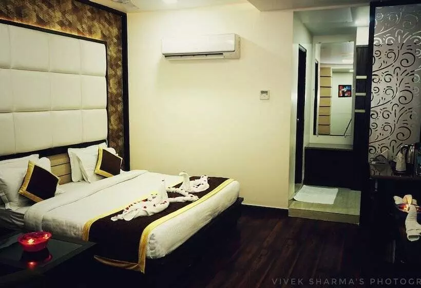 Hotelli Golden Laurel Inn