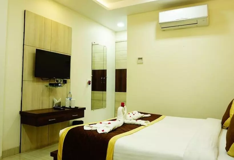 Hotelli Golden Laurel Inn