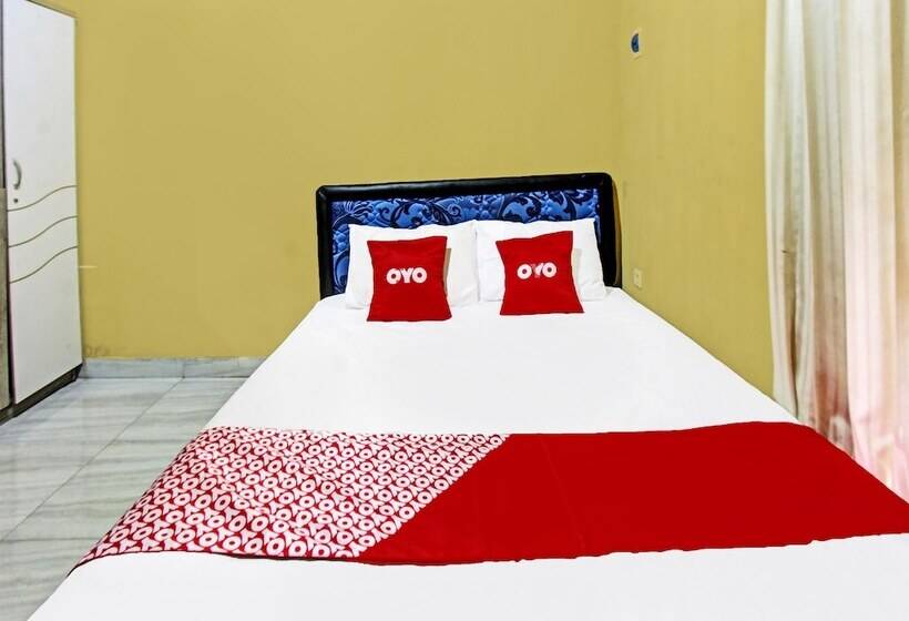 Отель V Ar House By Oyo