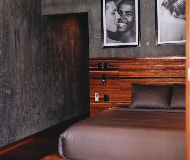 Naked Hotel Zipolite