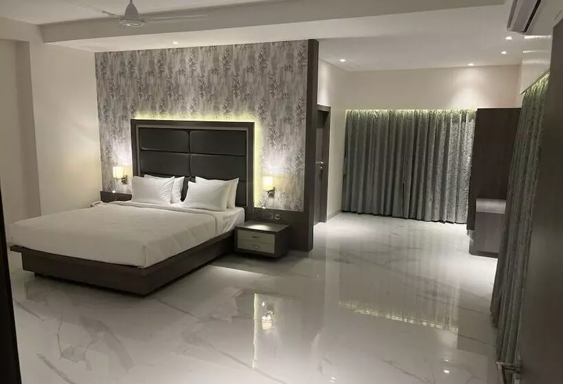 ホテル Ranjitha Palace Raichur