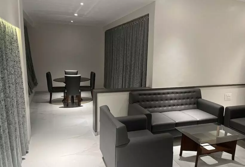 ホテル Ranjitha Palace Raichur